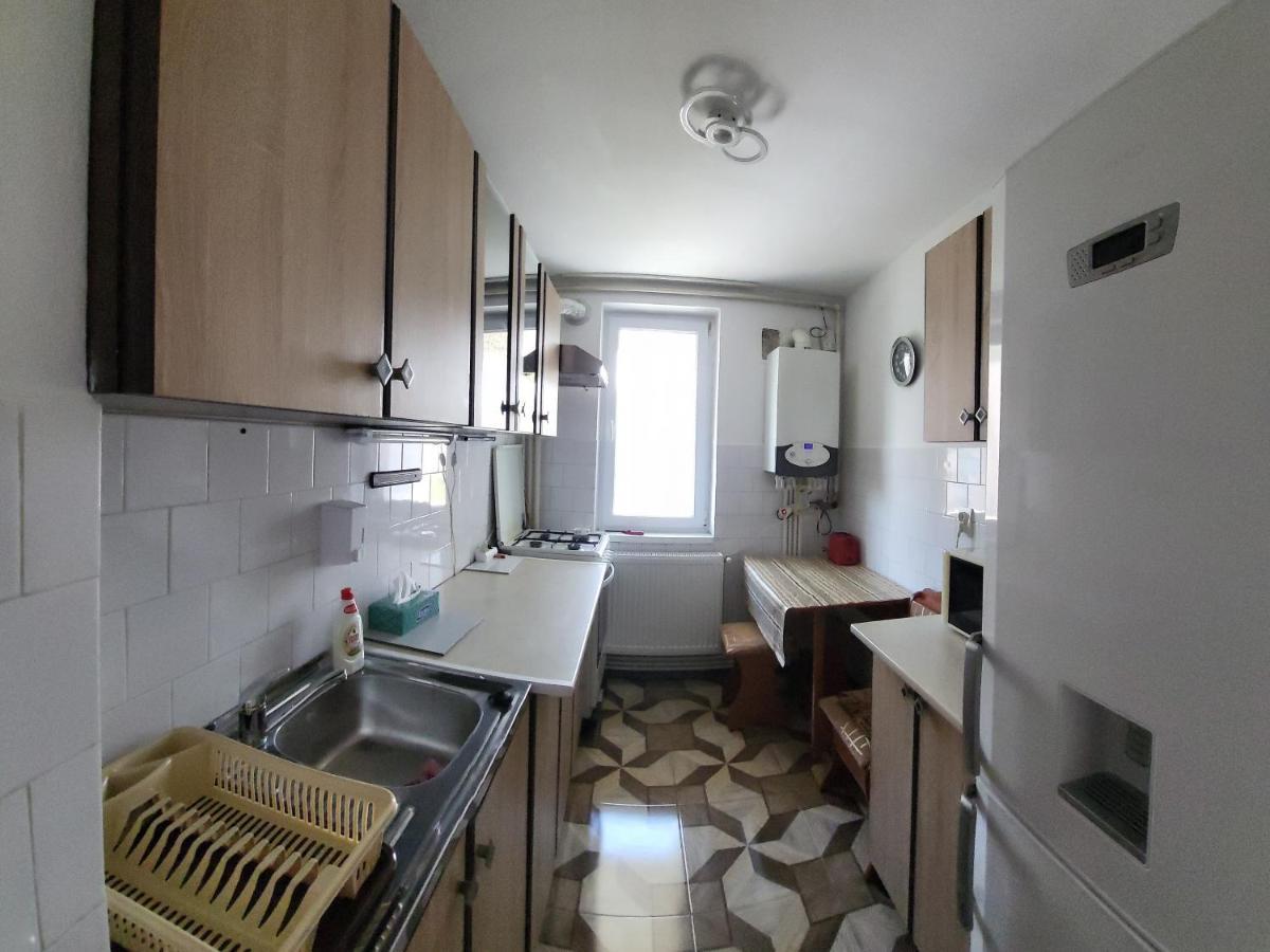 Apartament In Regim Hotelier Deva Esterno foto