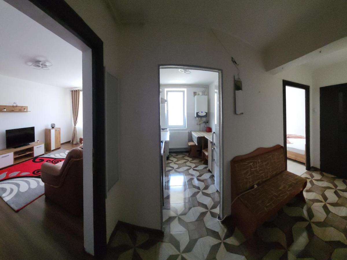 Apartament In Regim Hotelier Deva Esterno foto
