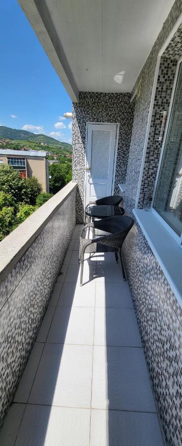 Apartament In Regim Hotelier Deva Esterno foto
